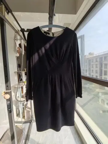 블랙 긴팔 타이트 핏 원피스