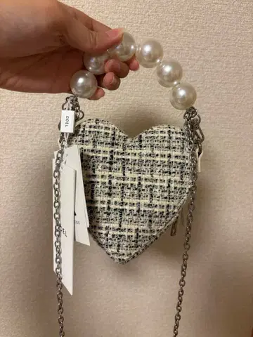 COEL 하트형 백 펄 핸들 부착