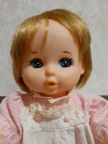 밀크 마시는 인형 (밀크병 없음) 금발에 파란 눈 아기 인형