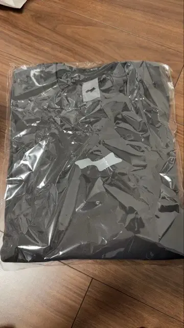 skylrk 한정판 크루넥 L 사이즈 쇼핑백과 스티커 포함