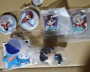 BTS 캔뱃지 & 미니 피규어 & 아크릴 스탠드