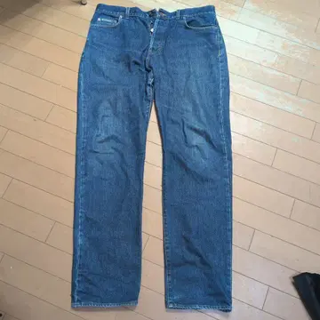 Calvin Klein의 스트레이트 데님입니다