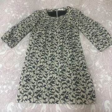 엔리코 도마니 꽃무늬 7부 소매 무릎 기장 원피스 사이즈 40