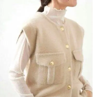 이에나 골드 버튼 니트 베스트 베이지