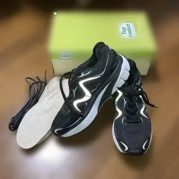 핀 컴포트 스니커즈