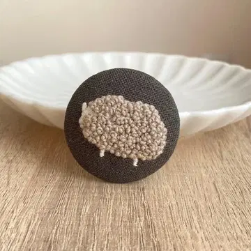 복슬복슬 양 자수 브로치