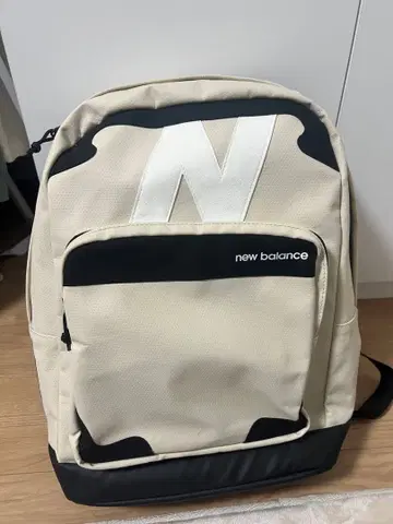 뉴발란스 베이지 백팩