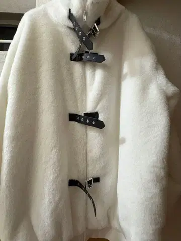 NOEMIE 보아 아우터 화이트