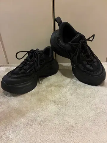 HARE WAVE 밑창 스니커즈 블랙 28 통굽 ZARA