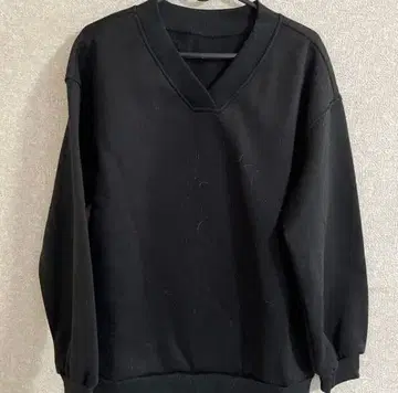 블랙 V넥 맨투맨