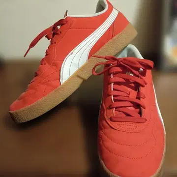Puma 레드 스니커즈