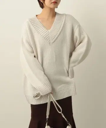 heather 헤더 두꺼운 원단 따뜻한 V넥 자수 니트