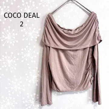 코코딜 상의 드레이프 오프숄더 긴팔 개더 티셔츠