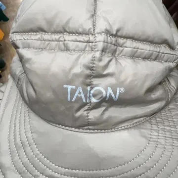 TAION 경량 그레이 모자 귀마개