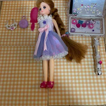 카렌 인형 보라색 드레스와 액세서리