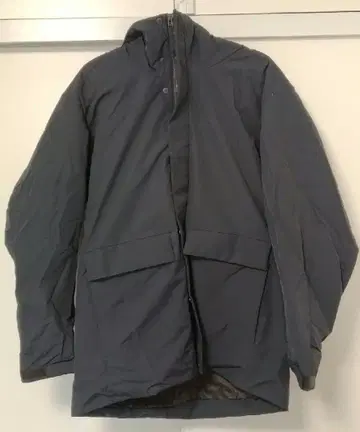 다크 그레이 후드 부착 자켓