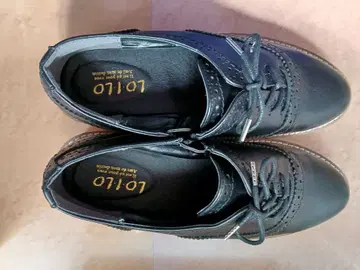 loilo 블랙 통굽 플레인 신발