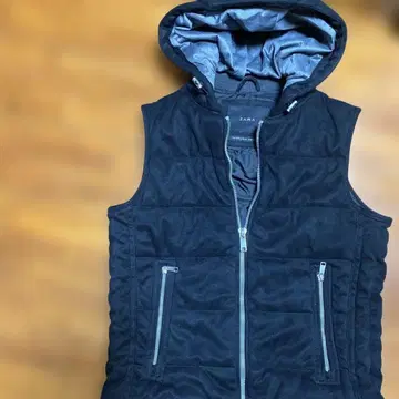 ZARA 후드 부착 블랙 다운 베스트