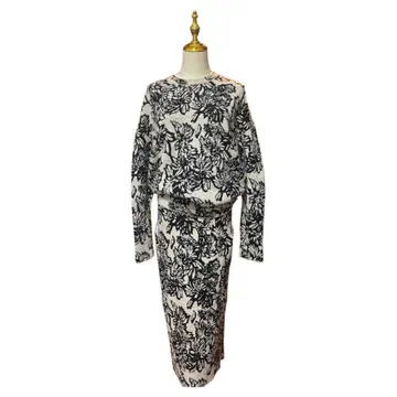 스터닝 루어 니트 셋업