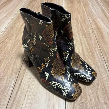 서커스 뱀 패턴 지퍼 부츠 23.5cm 스퀘어