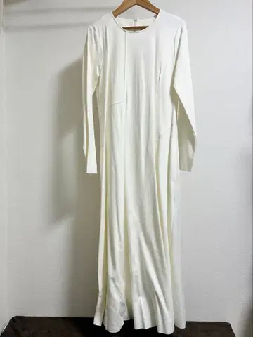 화이트 긴팔 티셔츠 원피스