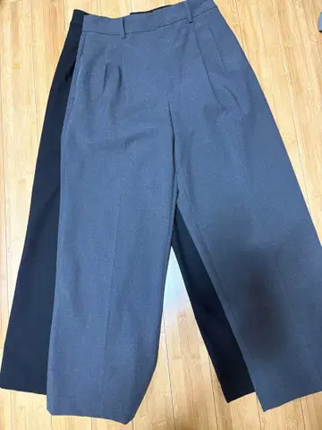 유니클로 턱 와이드 팬츠 M 블랙 그레이