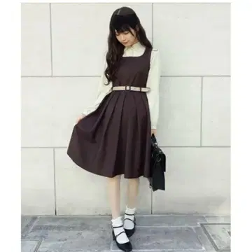 핀토 로고 테이프 벨트 사용 점프 스커트 브라운