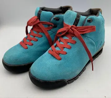 컬럼비아 트레킹 슈즈 23.5