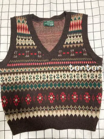 URBANIC 노르딕 무늬 울 혼방 V넥 니트 베스트