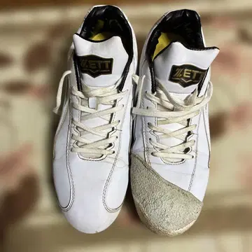 ZETT 화이트 스파이크 사용감 있음