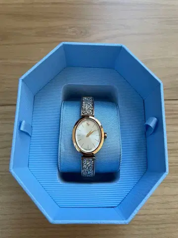 타원형 쿼츠 손목시계 골드