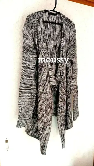 [ moussy ] 오픈 프론트 니트