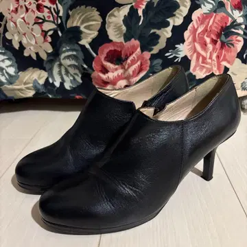 NUMBER TWENTY-ONE 의 부티