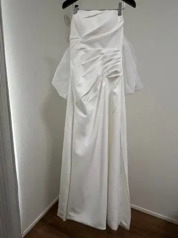 화이트 웨딩 드레스 오프숄더