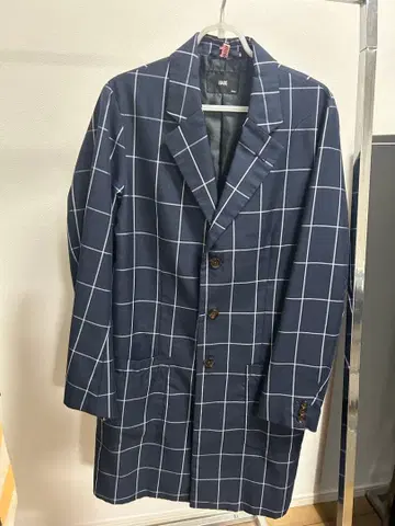 네이비 체크 무늬 체스터 코트