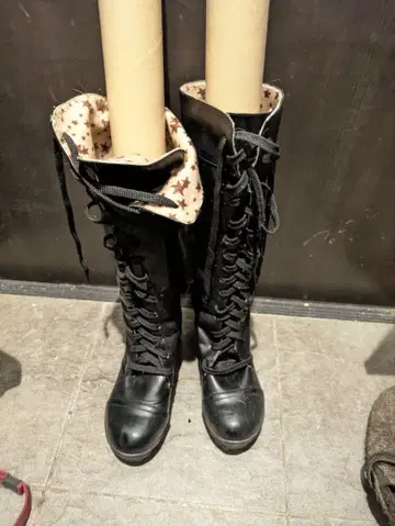 레이스업 블랙 롱 부츠