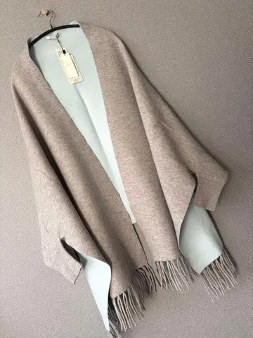 새상품 디노스 [ So close ] 니트 케이프 가디건 프린지 스톨