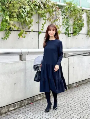 [ M-premier black ] 더블 크로스 개더 절개 플레어 원피스