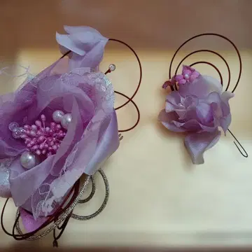 연보라 꽃 모티브 코사지 일본 의류