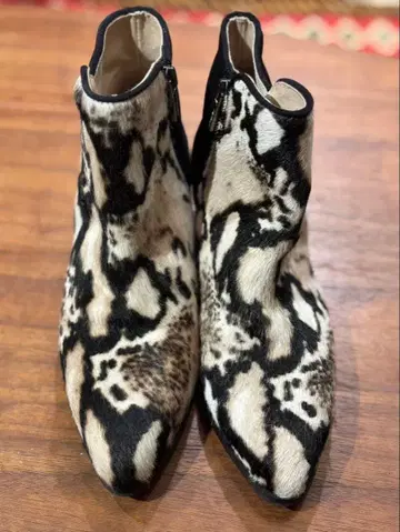 MARIAN 송치 퍼 부티 레어