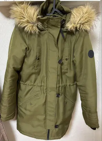 VERO MODA 올리브 그린 후드 부착 아우터 XS