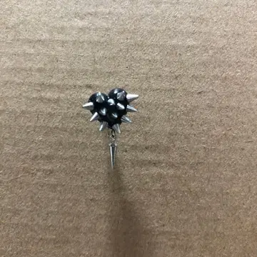 THROW A KISS 하트 스터드 귀걸이 (한쪽 귀용) 빔즈 구매