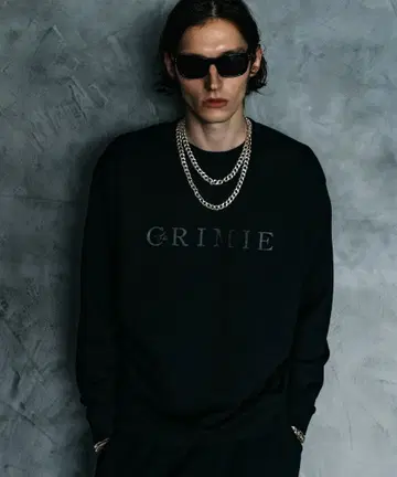 새상품 CRIMIE 로고 크루 맨투맨