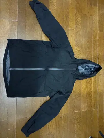 블랙 후드 부착 레인코트 백인 LL