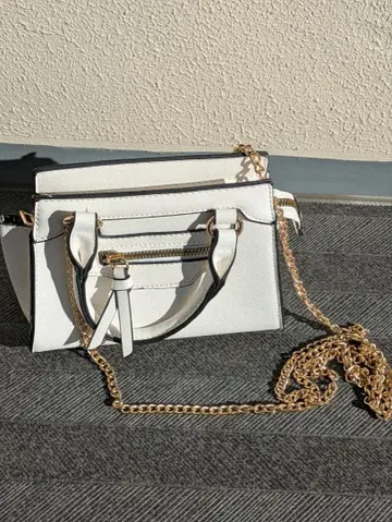 화이트 숄더백 합성 피혁