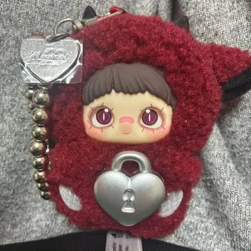 빨간색 캐릭터 봉제 인형