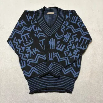 빈티지 기하학 패턴 V넥 니트 블랙 x 블루 개성파
