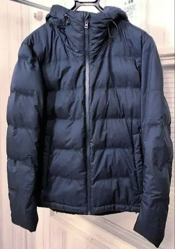 유니클로 심리스 다운 파카 S 네이비