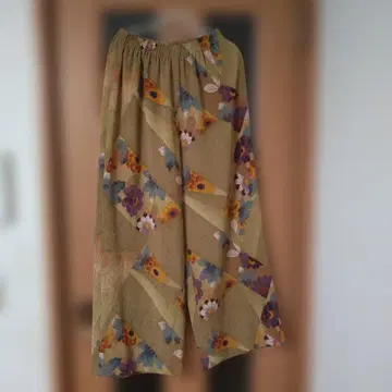 새상품 시선당 꽃무늬 패치워크풍 와이드 팬츠