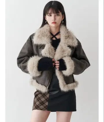 MURUA 언이븐 숏 페이크 무스탕 자켓